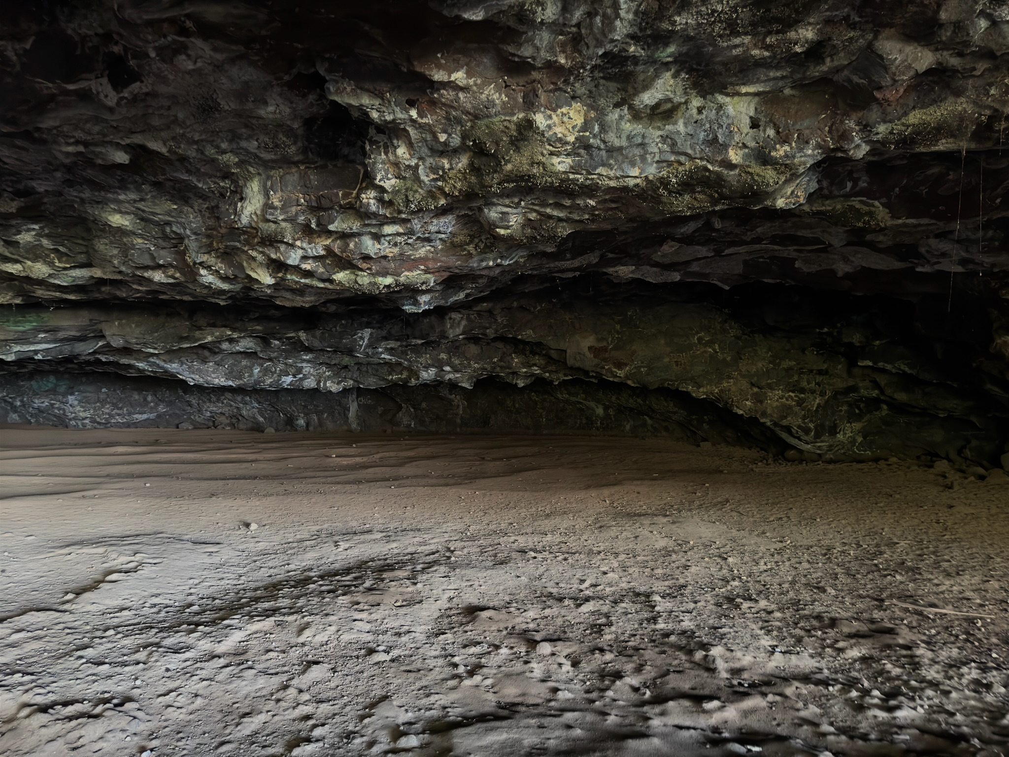 Hā’ena's Tunnels Beach - Deep cave right by the ocean